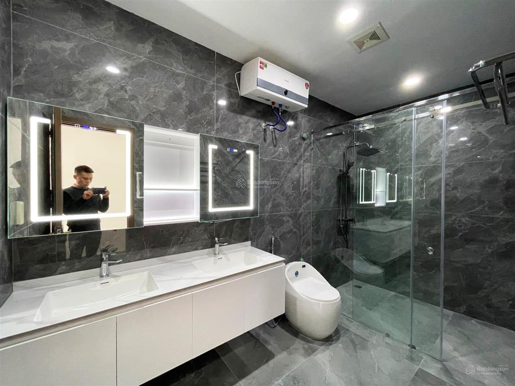 Nhà 6 tầng thang máy tuyến 2 lê hồng phong  60m2  đường 15m  đông bắc