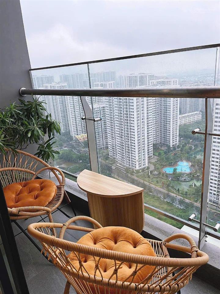 Chính chủ bán nhanh 2pn2wc 3t350 full nội thất #beverlysolari 0935 378 ***