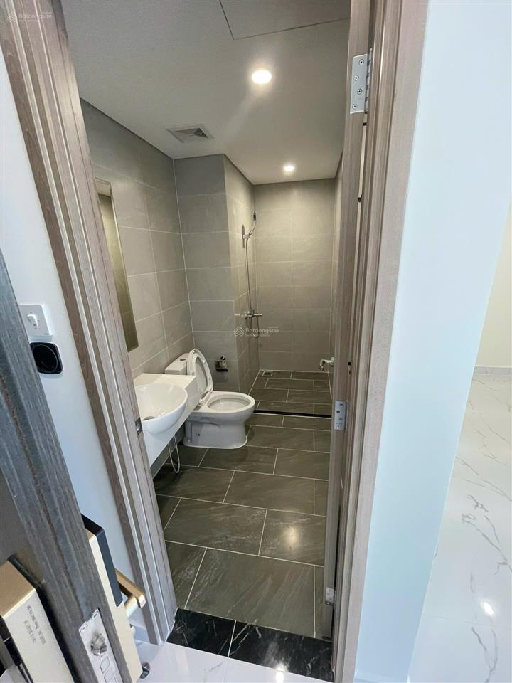 Chính chủ bán 1pn + 48m2 tổng giá 2 tỷ 7 tòa bs15 beverly solar 1.  0935 378 ***