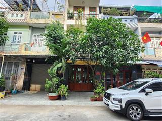 Bán nhà 1 trệt 2 lầu đẹp kiên cố kdc toa xe ngay vincom 550 dĩ an