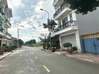 Bán nhà 1 trệt 2 lầu kdc gần bến xe tân đông hiệp, dĩ an