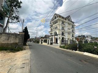 Mặt tiền nam hồ  có view, vuông vắn, đường bằng  240m2 full thổ cư  ngang 12m