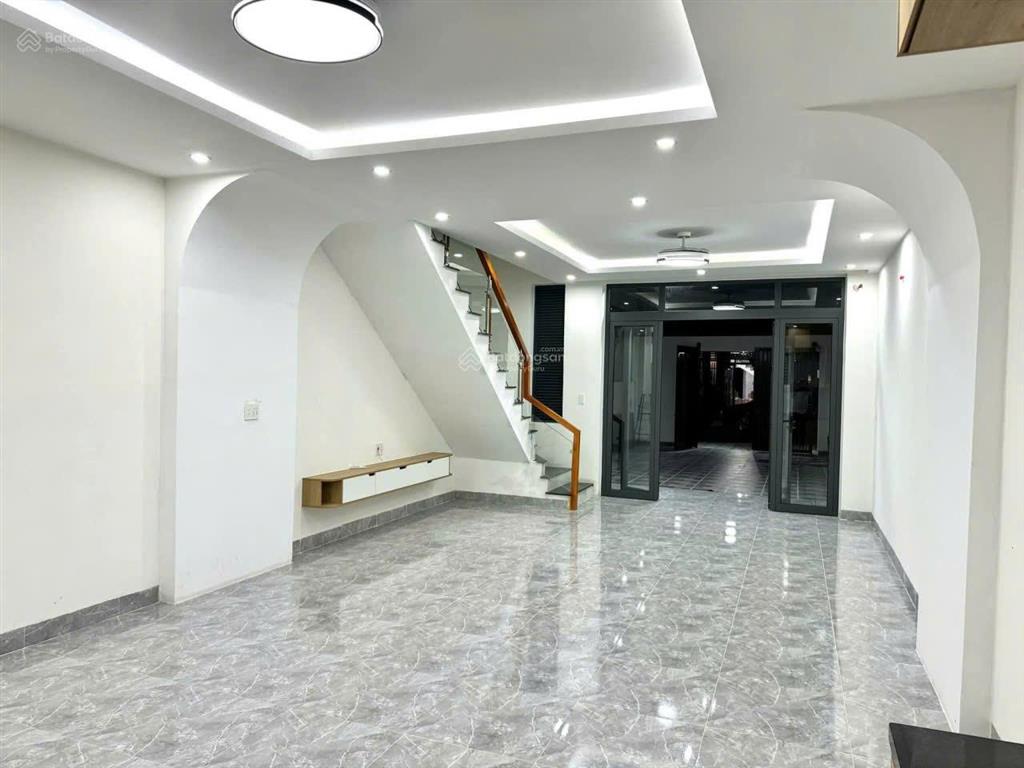 Chính chủ cần bán căn nhà trệt lầu mới cách ql 13 vào 300m mặt tiền đường nhựa