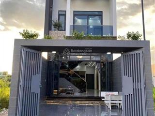 Chính chủ cần bán căn nhà trệt lầu mới cách ql 13 vào 300m mặt tiền đường nhựa