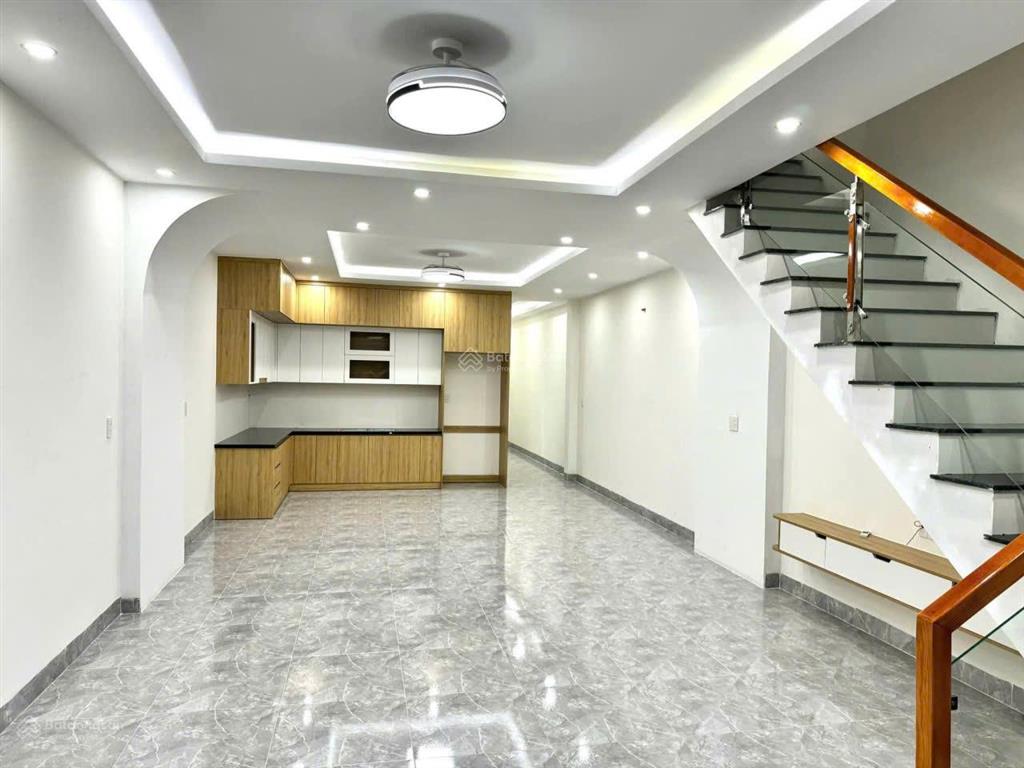 Chính chủ cần bán căn nhà trệt lầu mới cách ql 13 vào 300m mặt tiền đường nhựa