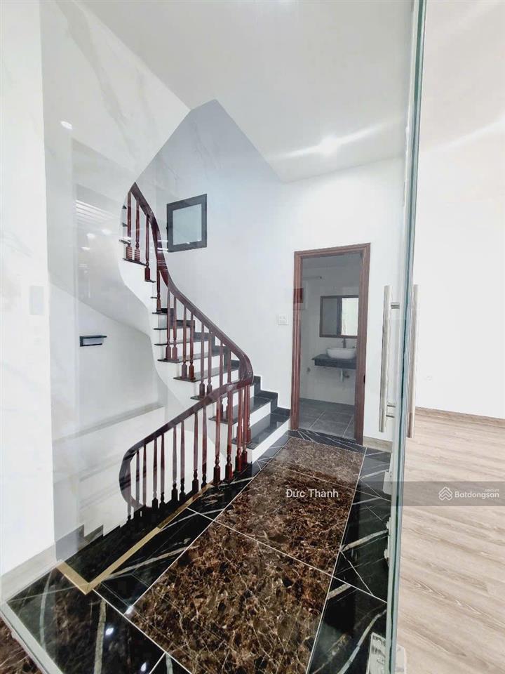 Cần bán nhà 7 tầng thang máy, mặt đường trịnh văn bô. làm văn phòng, kinh doanh siêu đỉnh