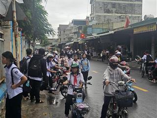 Bán 2 căn nhà cấp 4 hai mặt tiền trước sau phía sau 20 phòng trọ 1 kí ốt đt 10m x 54m= 541m tc 200m