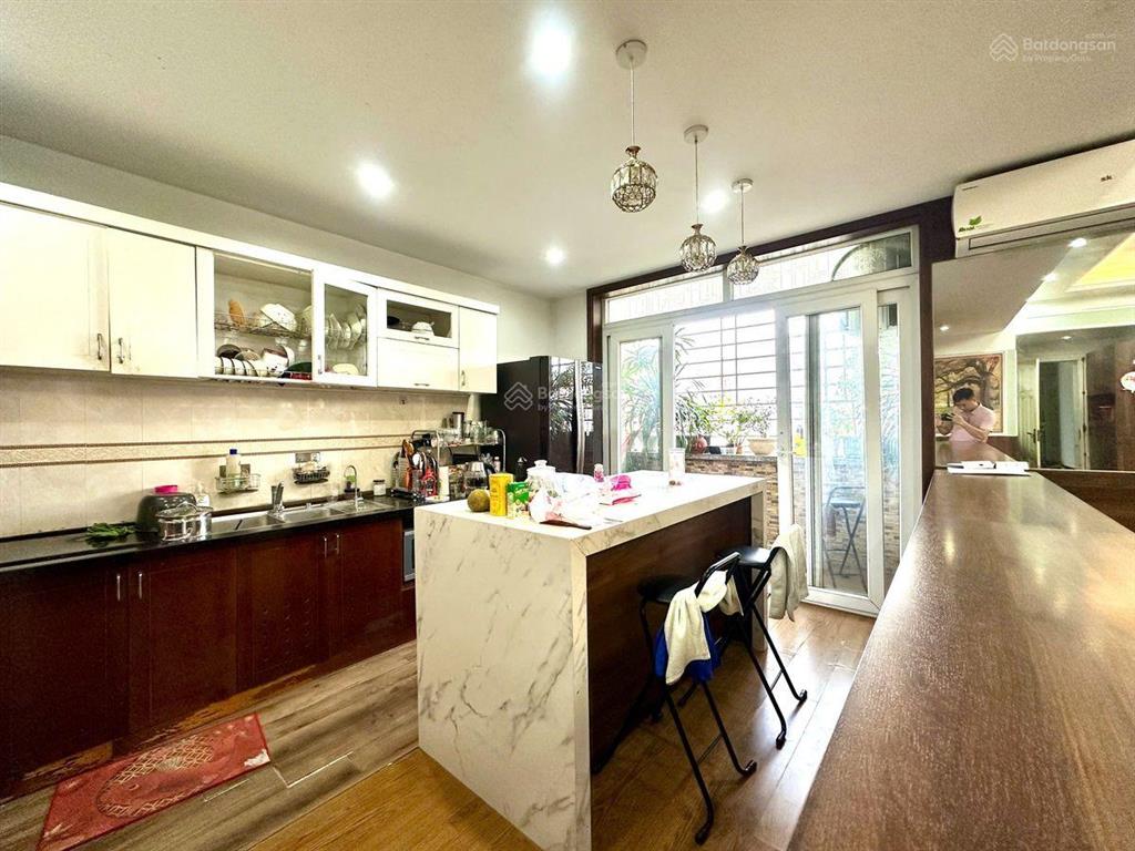 Chung cư hòa phát  gần hồ đền lừ  3 pn  130m2  full nội thất tiền tỷ  bán rẻ 8 tỷ