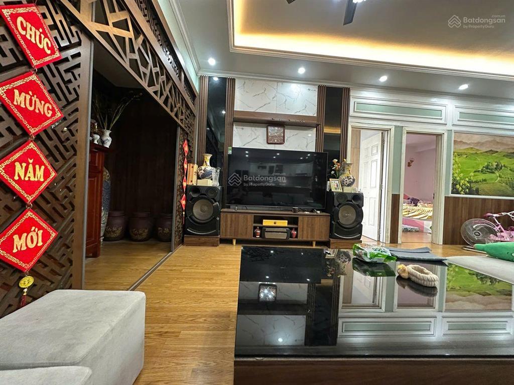 Chung cư hòa phát  gần hồ đền lừ  3 pn  130m2  full nội thất tiền tỷ  bán rẻ 8 tỷ