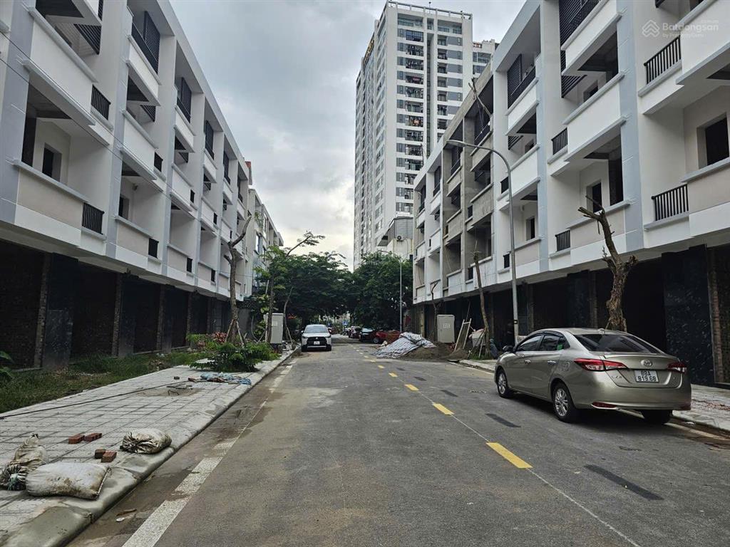 Bán nhà 4 tầng, 105m2, 6 tỷ mới xây thô chân tòa lafortuna, vĩnh yên, vĩnh phúc