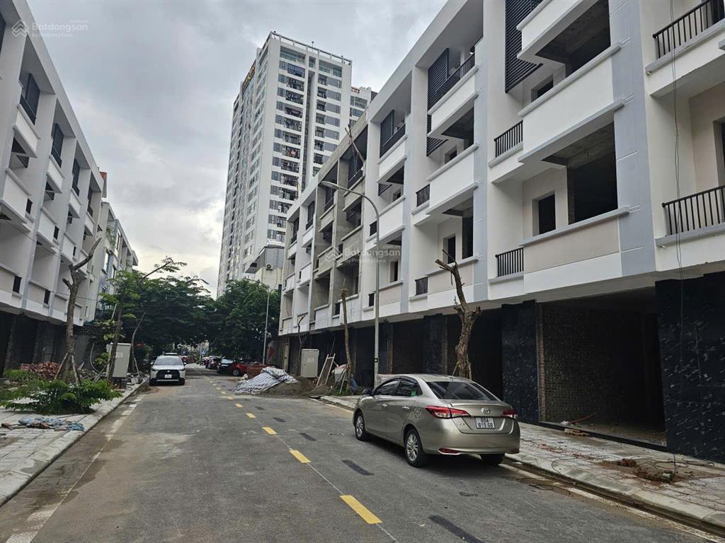 Bán nhà 4 tầng, 105m2, 6 tỷ mới xây thô chân tòa lafortuna, vĩnh yên, vĩnh phúc