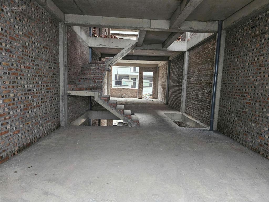 Bán nhà 4 tầng, 105m2, 6 tỷ mới xây thô chân tòa lafortuna, vĩnh yên, vĩnh phúc