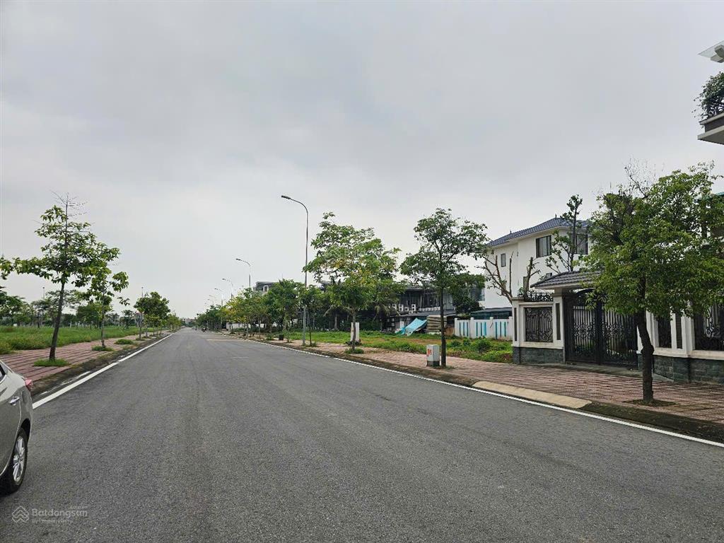 Bán đất dvtm vị trí đắc địa bậc nhất kđt nam vĩnh yên 2.800m2x50m mặt tiền, đường 21m. 11tr/m2