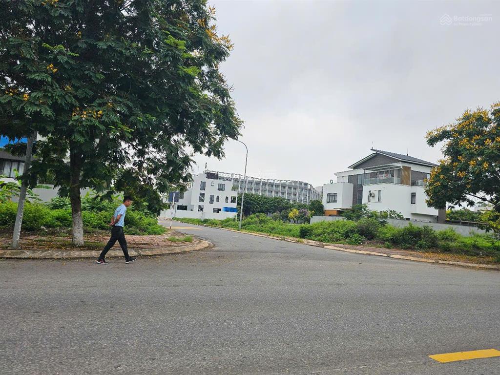 Bán đất dvtm vị trí đắc địa bậc nhất kđt nam vĩnh yên 2.800m2x50m mặt tiền, đường 21m. 11tr/m2