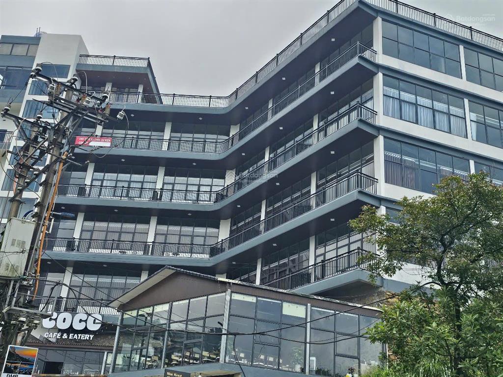 Cần bán khách sạn xây mới 12 tầng tại tam đảo dt 360m2 x 3000m2 xây dựng, view siêu vip