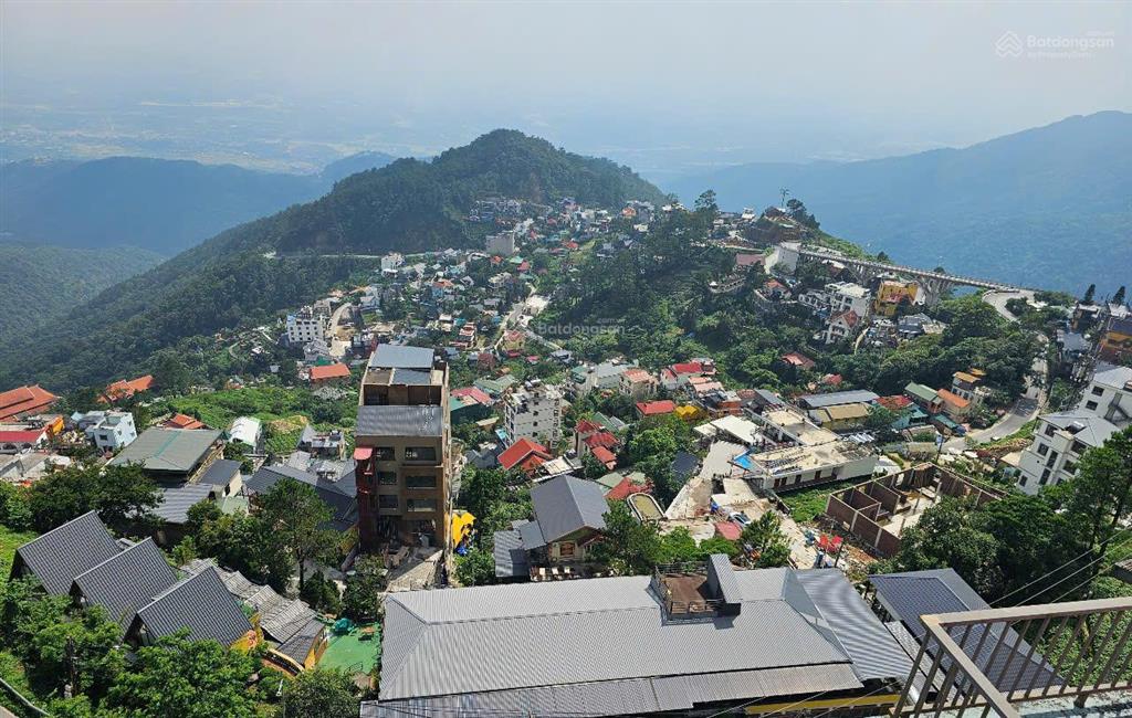 Cần bán khách sạn xây mới 12 tầng tại tam đảo dt 360m2 x 3000m2 xây dựng, view siêu vip