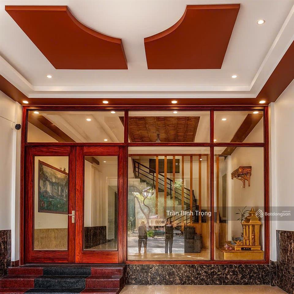 Bán nhà nghỉ 4,5 tầng 2 mặt thoáng 135m2 x 5,5m mặt tiền, giá tốt