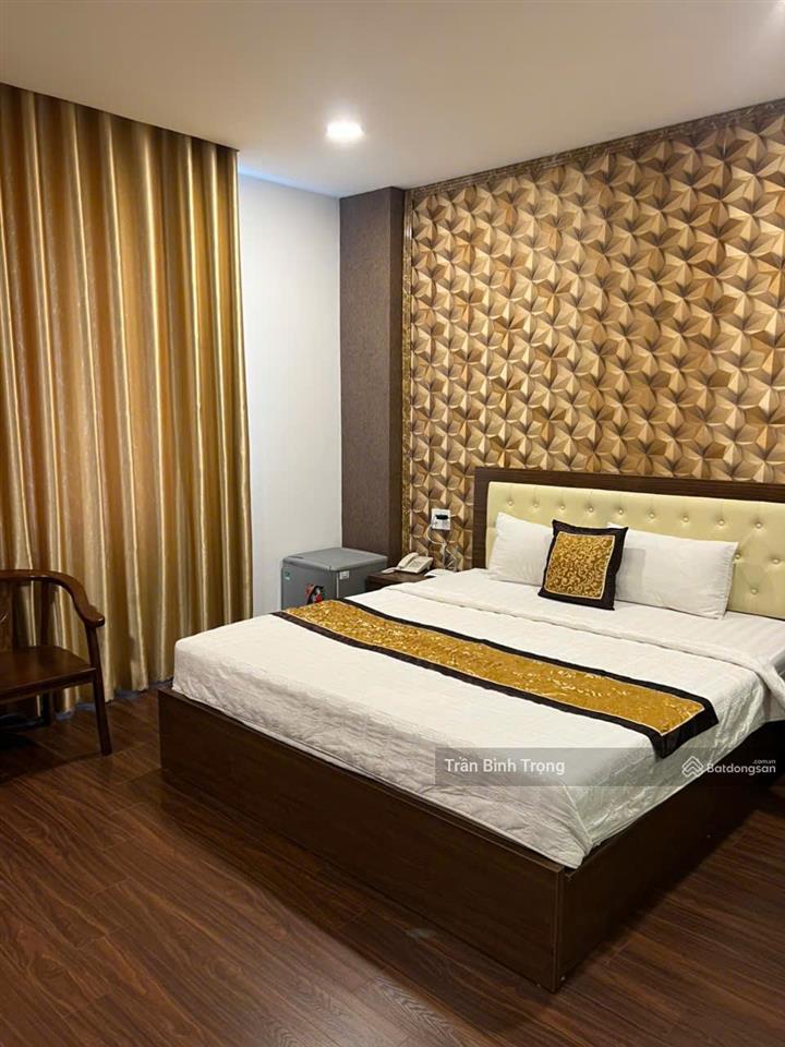 Bán nhà nghỉ 4,5 tầng 2 mặt thoáng 135m2 x 5,5m mặt tiền, giá tốt