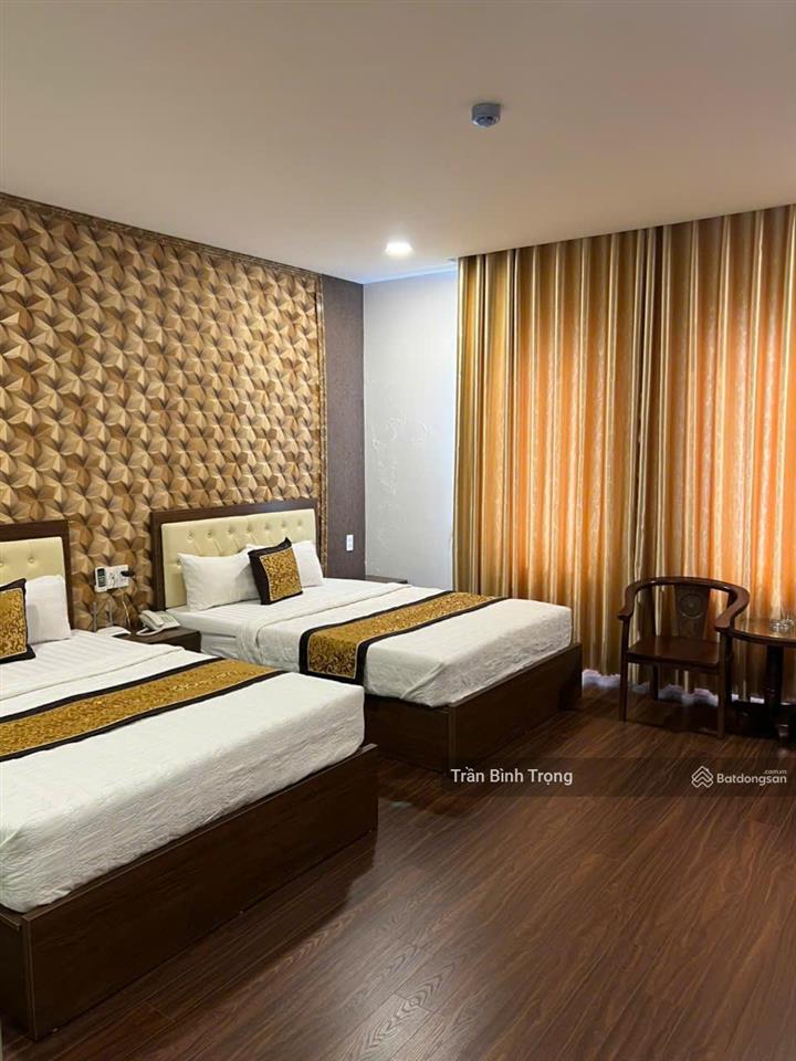 Bán nhà nghỉ 4,5 tầng 2 mặt thoáng 135m2 x 5,5m mặt tiền, giá tốt