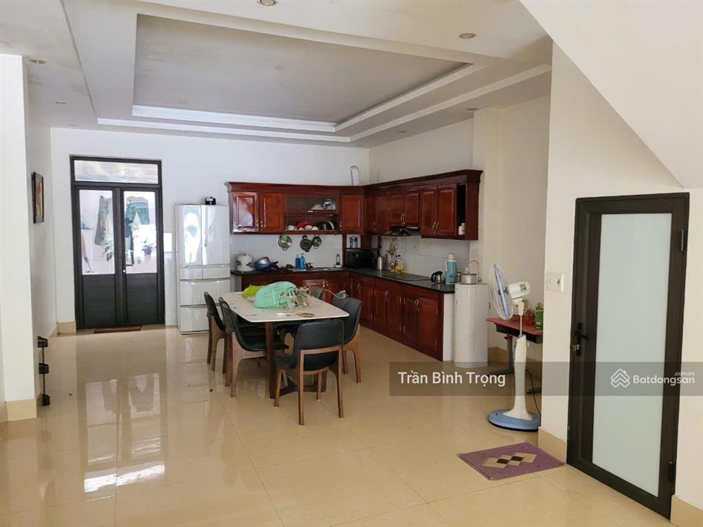 Bán nhà 3 tầng, mặt phố đường nguyễn tất thành, vĩnh yên, vĩnh phúc, giá 11 tỷ, 100m2