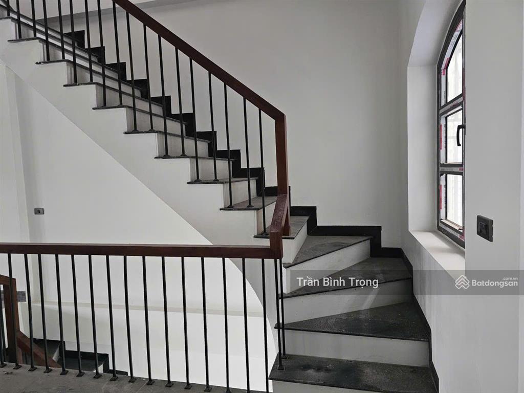 Mời thuê nhà 4 tầng 200m2/4 sàn , đường nguyễn tất thành, phường vĩnh phúc, chính chủ giá tốt