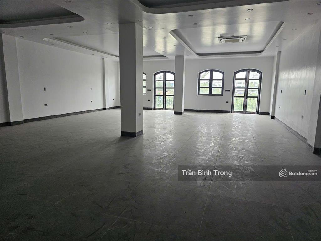 Mời thuê nhà 4 tầng 200m2/4 sàn , đường nguyễn tất thành, phường vĩnh phúc, chính chủ giá tốt