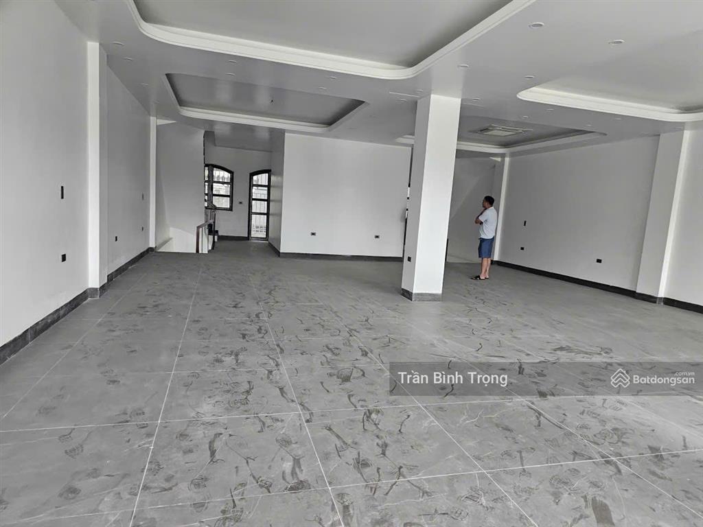 Mời thuê nhà 4 tầng 200m2/4 sàn , đường nguyễn tất thành, phường vĩnh phúc, chính chủ giá tốt