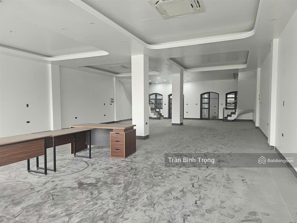 Mời thuê nhà 4 tầng 200m2/4 sàn , đường nguyễn tất thành, phường vĩnh phúc, chính chủ giá tốt