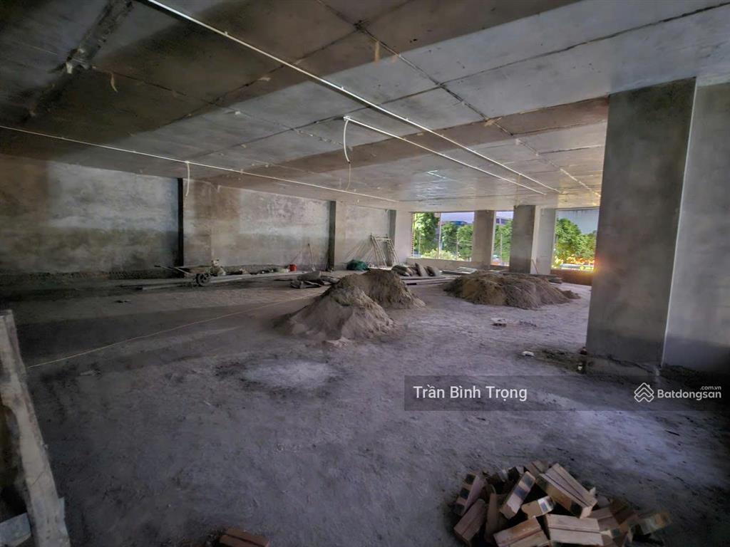 Cho thuê tòa nhà lô góc 6 tầng 250m2/sàn thang máy  trục chính p. vĩnh phúc  tỉnh phú thọ