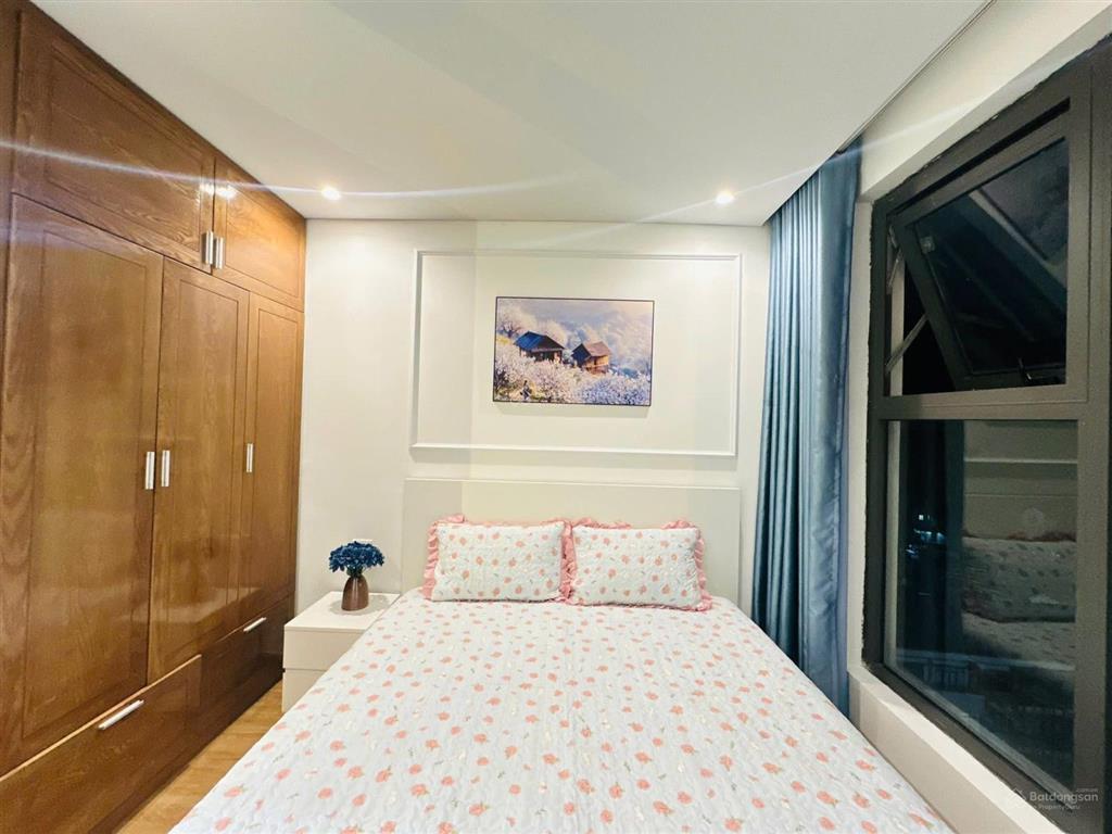 Cần bán 1 phòng ngủ to hướng đông nam nội thất mới