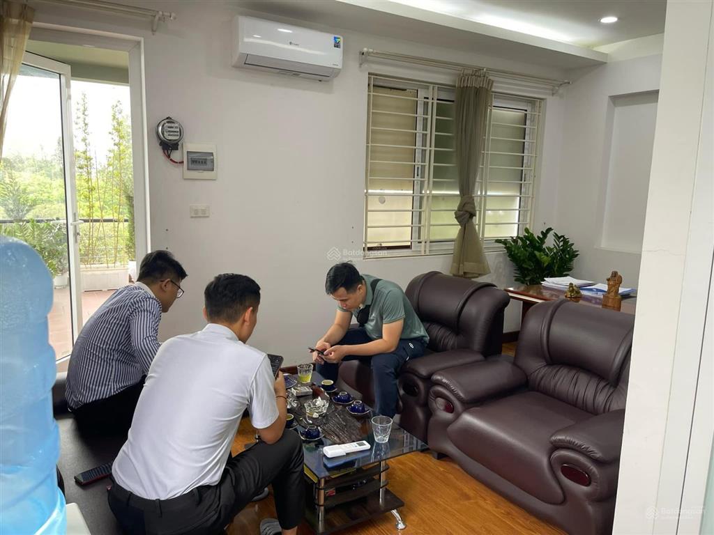 Cho thuê văn phòng mặt phố tây sơn, đống đa 100m 16tr có thang máy