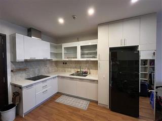 cho thuê chung cư Home City Trung Kính, 70m2, 2 phòng ngủ, đủ đồ 15 triệu có slot oto