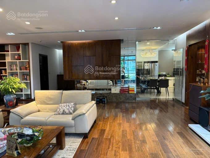 Bán căn hộ 300m2 đẳng cấp tại vincom bà triệu kết hợp 3 căn nội thất sang, có 3 chỗ đỗ ô tô riêng