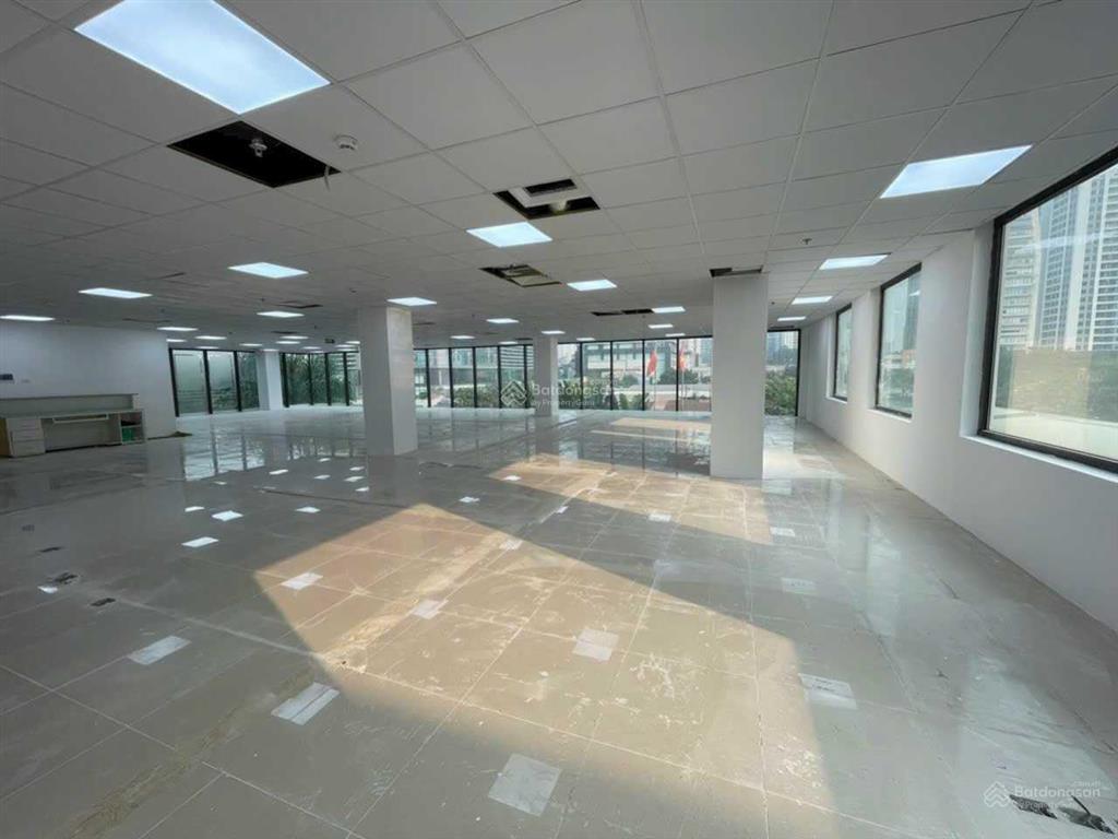 Tôi cần cho thuê mặt bằng văn phòng mễ trì hạ 180m2 giá chỉ 27tr, khách quan tâm  0978 439 ***