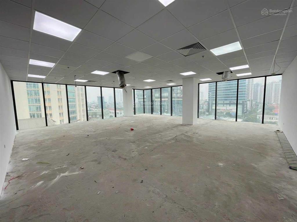 Tôi cần cho thuê mặt bằng văn phòng mễ trì hạ 180m2 giá chỉ 27tr, khách quan tâm  0978 439 ***