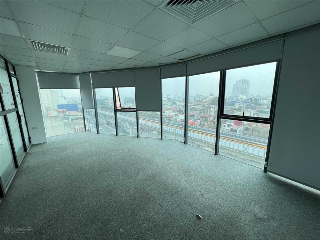Cho thuê văn phòng tòa nhà mitec phố dương đình nghệ 300m2 giá 267.000 đ/m2/th rẻ nhất khu vực
