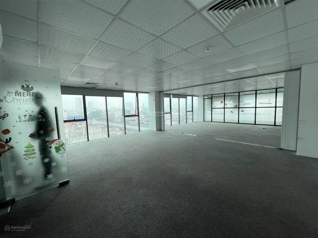 Cho thuê văn phòng tòa nhà mitec phố dương đình nghệ 300m2 giá 267.000 đ/m2/th rẻ nhất khu vực