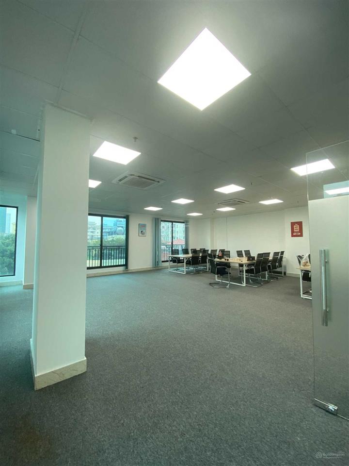 Chính chủ cho thuê văn phòng duy tân, giá siêu rẻ, mời khách quan tâm 180m2 giá chỉ 28tr 0978 439 ***