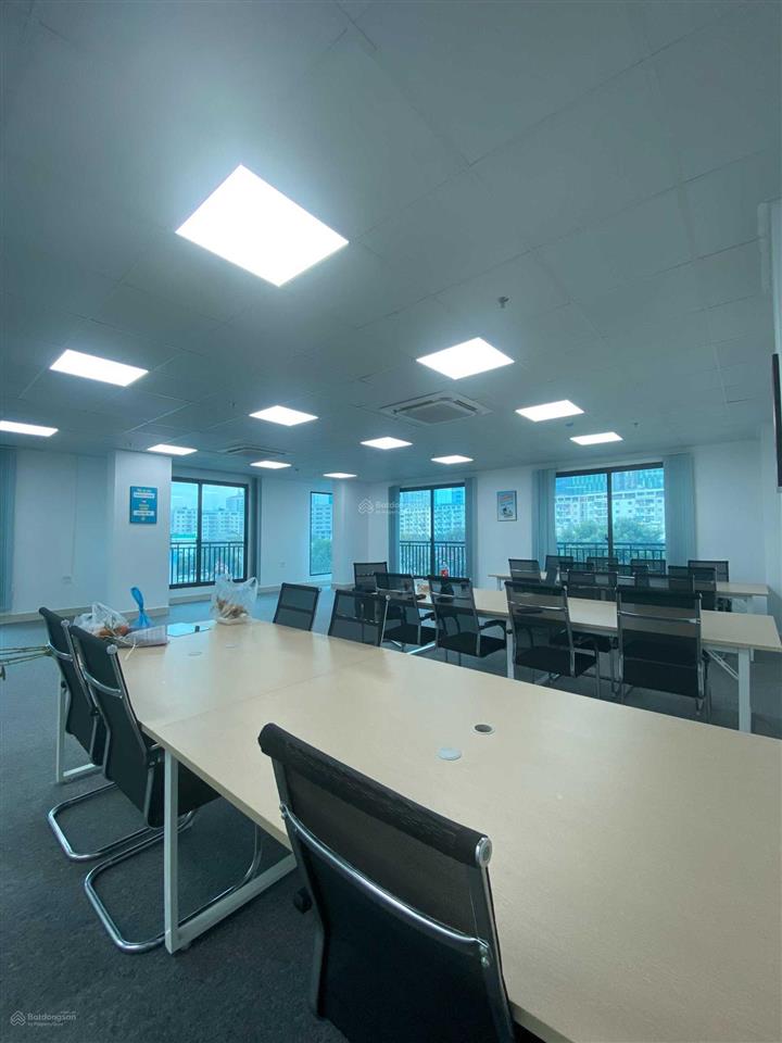 Chính chủ cho thuê văn phòng duy tân, giá siêu rẻ, mời khách quan tâm 180m2 giá chỉ 28tr 0978 439 ***