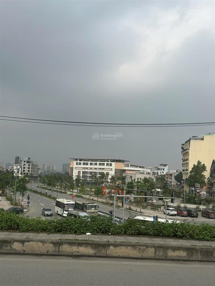 Chính chủ bán đất mặt phố nguyễn gia bồng dt 50m2 mặt tiền 12m, mặt đường đôi 50m. 0888 486 ***.