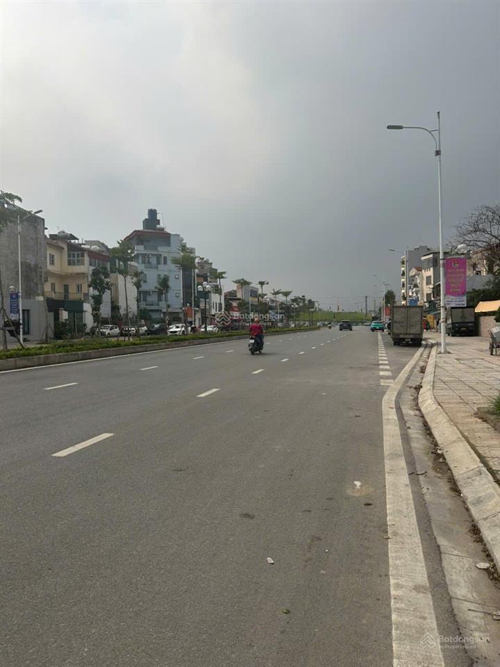 Chính chủ bán đất mặt phố nguyễn gia bồng dt 50m2 mặt tiền 12m, mặt đường đôi 50m. 0888 486 ***.