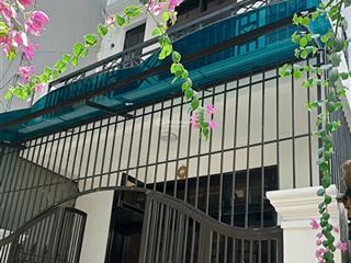Chính chủ bán nhà phân lô ngõ 106 phố chùa láng 45m2x4 tầng, giá 9,9 tỷ.  0983 814 ***