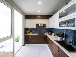 Chính chủ bán lại nhà 136m2 mặt tiền 10m xây 5 tầng giá hơn 25 tỷ phố đông quan. 0888 486 ***.