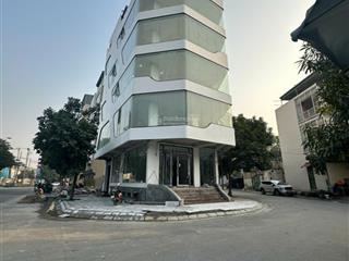 Chính chủ bán nhà ngõ 285 đội cấn diện tích 120m2 mặt tiền 10,5m giá 26 tỷ. 0888 486 ***.