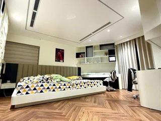 Nhà em bán lại căn hộ 170m², 4PN tòa Vườn Đào ngõ 689 Lạc Long Quân giá  17 tỷ LH 0888486262