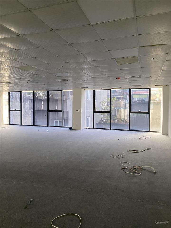 Cho thuê văn phòng tòa nhà 36 lý nam đế. 100m2