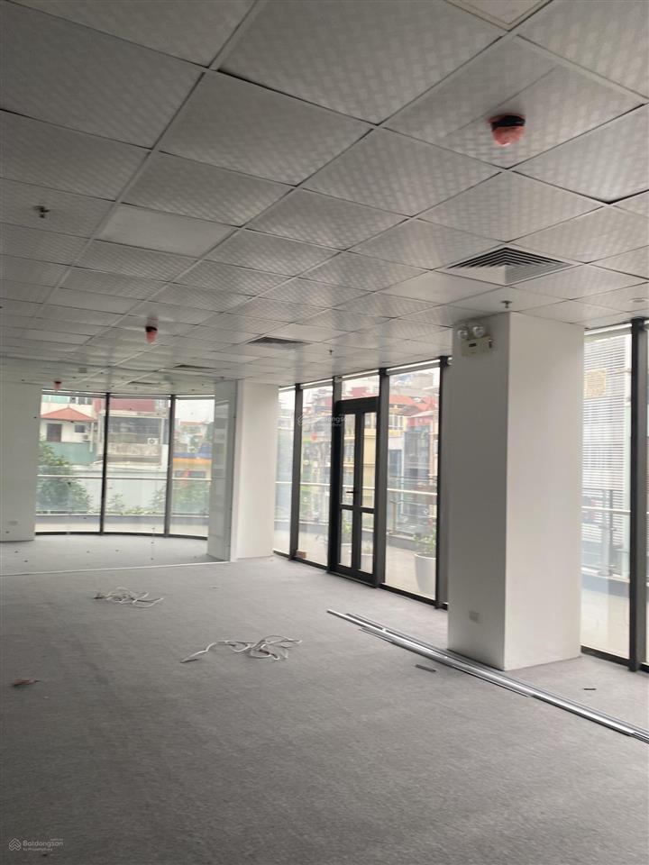 Cho thuê văn phòng tòa nhà 36 lý nam đế. 100m2