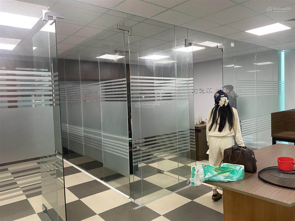 Cho thuê văn phòng tòa nhà lạc hồng khu ngoại giao đoàn 100m2, giá 110nghìn/m2