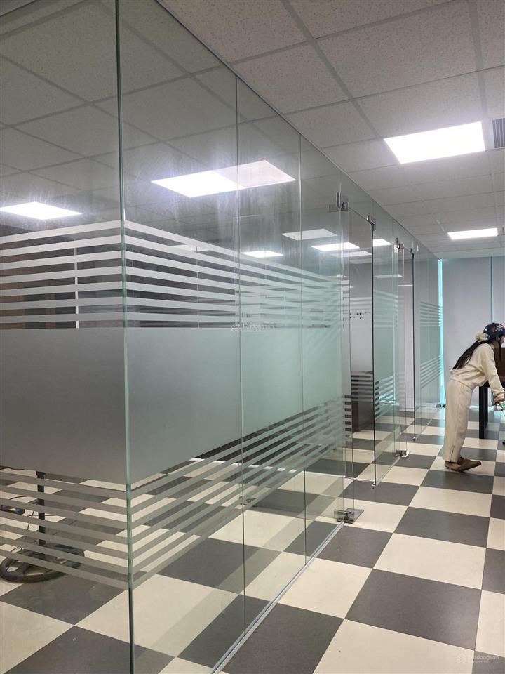 Cho thuê văn phòng tòa nhà lạc hồng khu ngoại giao đoàn 100m2, giá 110nghìn/m2