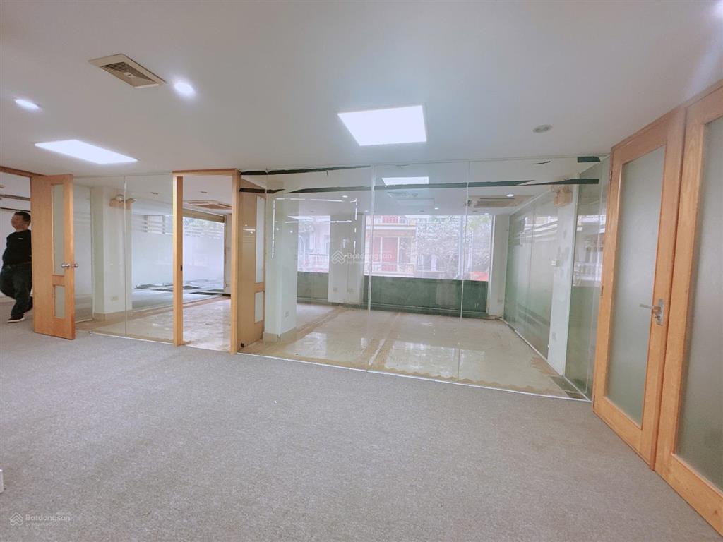 Cho thuê vp tòa vietcombank tower, nguyễn văn cừ, long biên 200m2